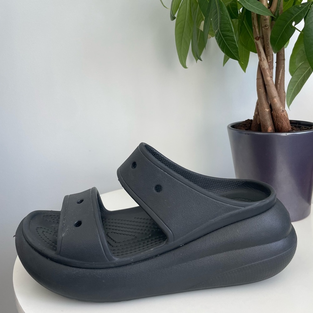 Women Size 9 Crocs Classic Crush Sandal Black